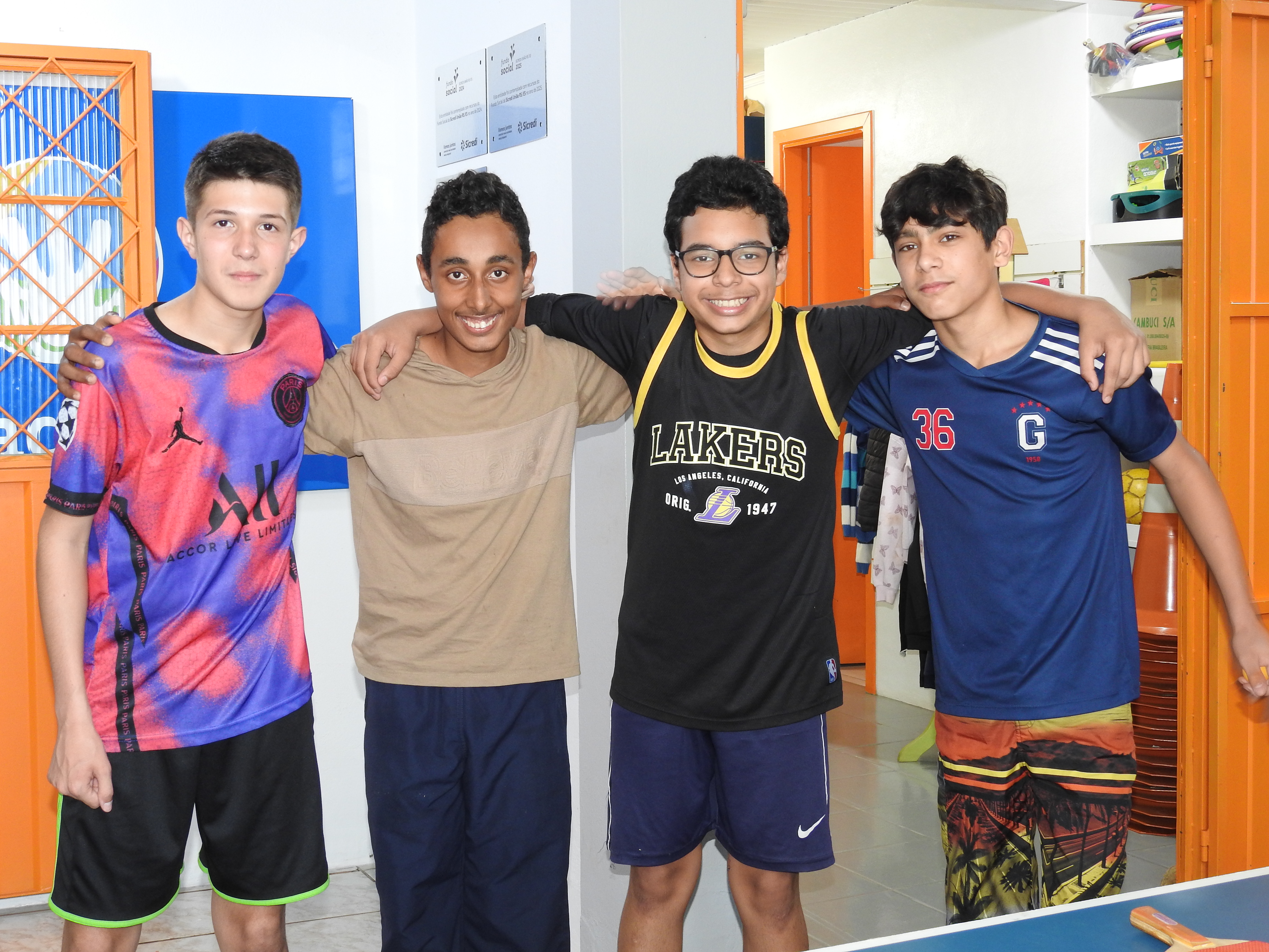 Crianças em atividade no Espaço Feliz