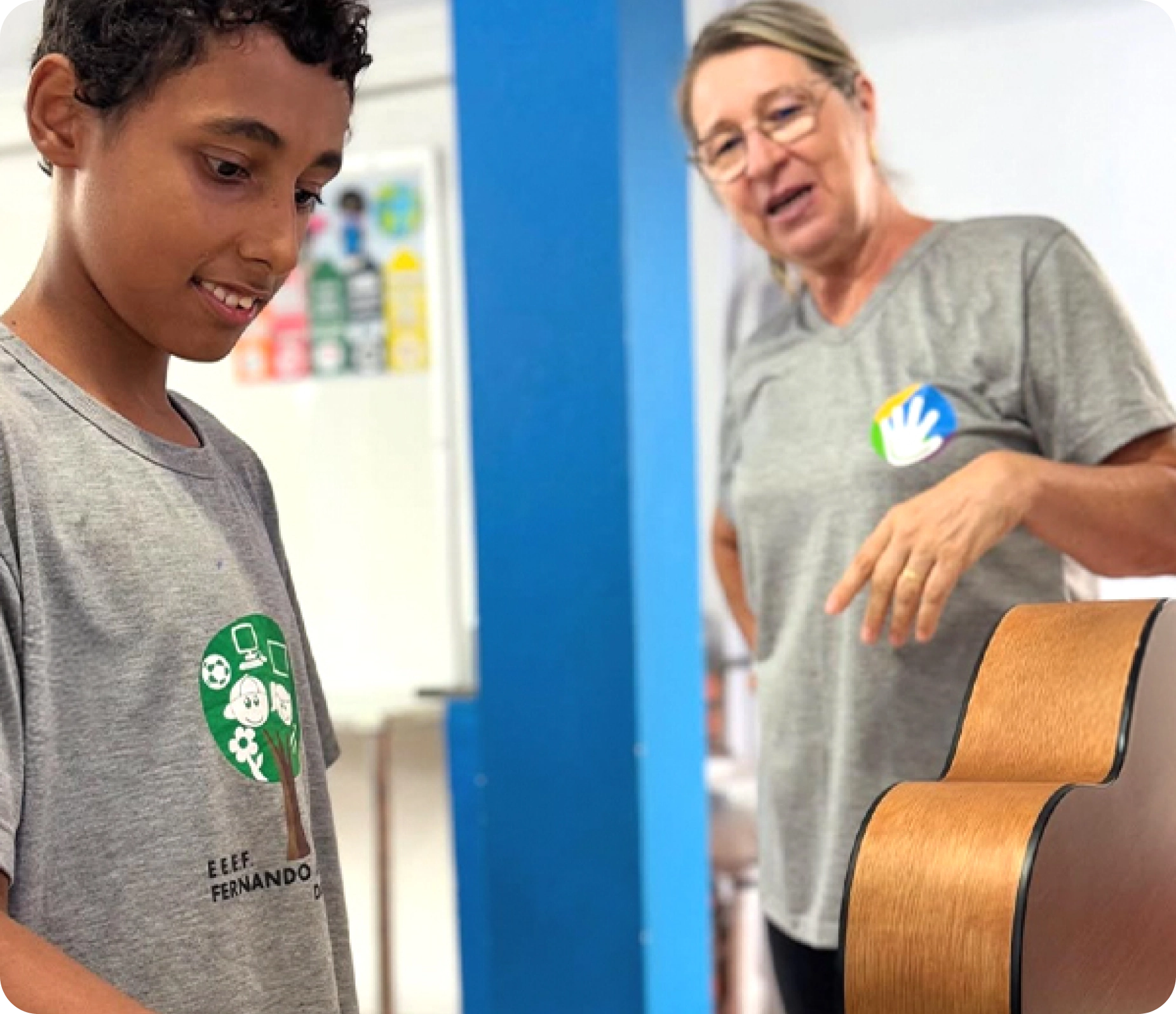 Crianças e adolescentes atendidos pelo Espaço Feliz